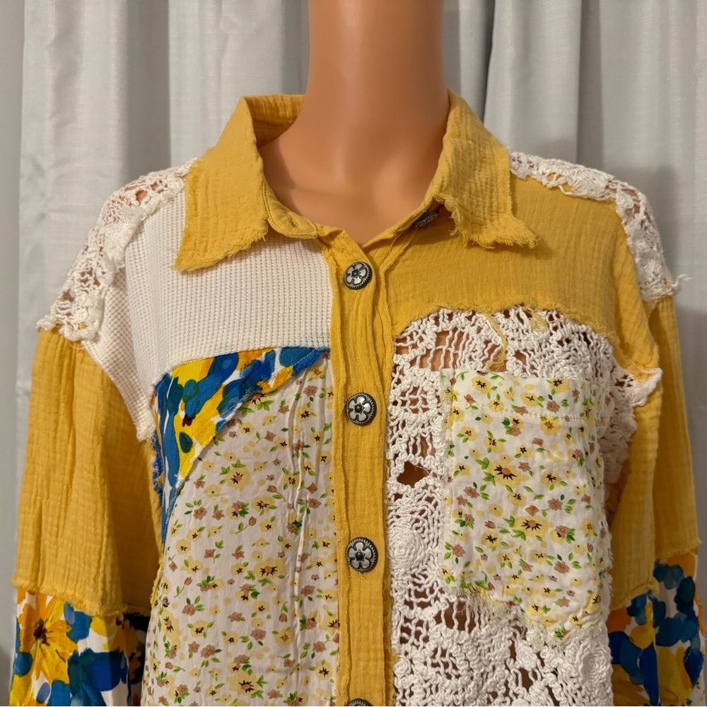 Cool POL size S yellow white blue floral oversized button up long sleeve shirt - Picture 4 of 6